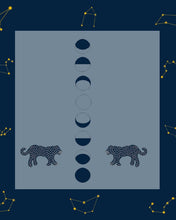 Load image into Gallery viewer, Moon Phase Embroidered Blanket – Limited Edition — La Fleury, foto 3