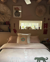 Load image into Gallery viewer, Moon Phase Embroidered Blanket – Limited Edition — La Fleury, foto 4