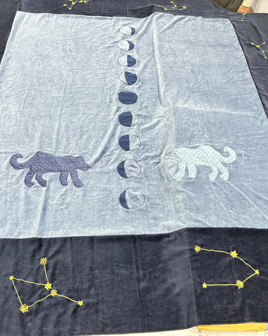Moon Phase Embroidered Blanket – Limited Edition — La Fleury, foto 2